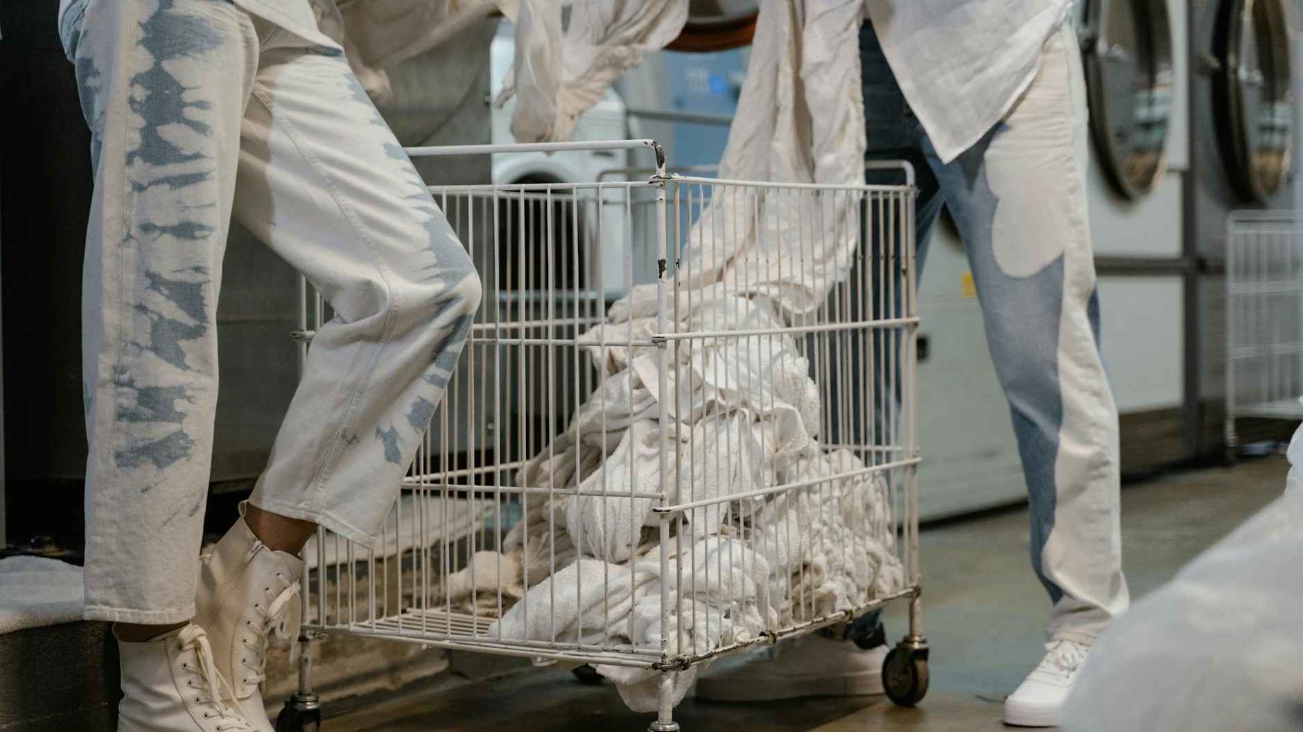 Je passais mes baskets blanches en toile à 40° comme tout le monde : au deuxième lavage, j'ai compris pourquoi elles ne te...